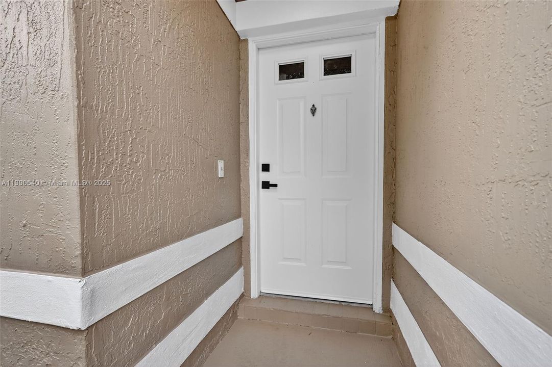 合同活跃: $449,900 (3 贝兹, 2 浴室, 1350 平方英尺)