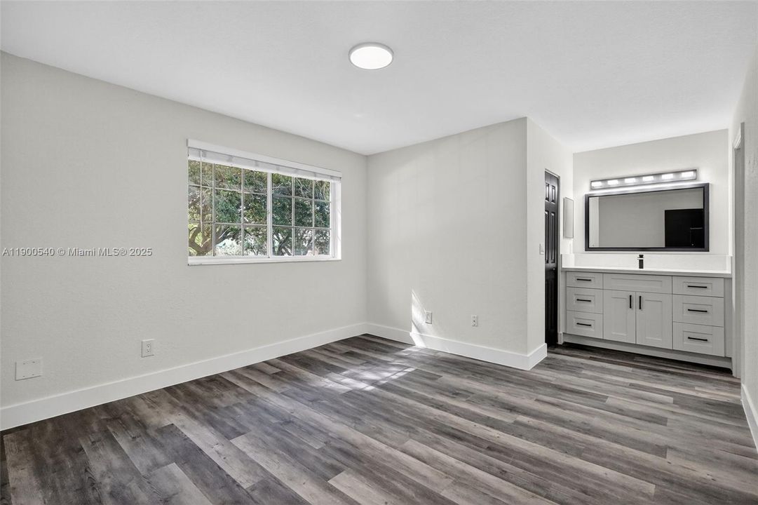 合同活跃: $449,900 (3 贝兹, 2 浴室, 1350 平方英尺)