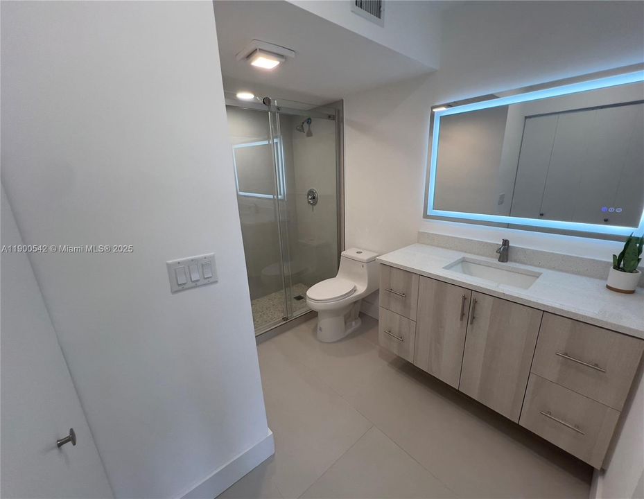 For Sale: $385,000 (2 beds, 2 baths, 1150 Square Feet)