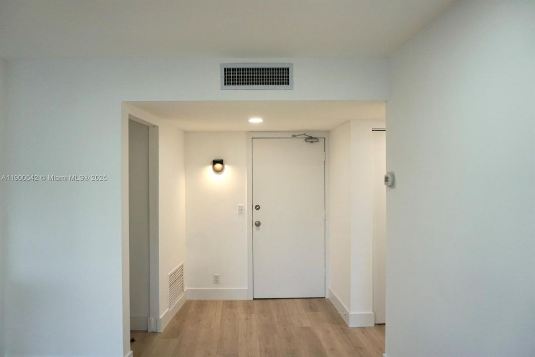 For Sale: $385,000 (2 beds, 2 baths, 1150 Square Feet)