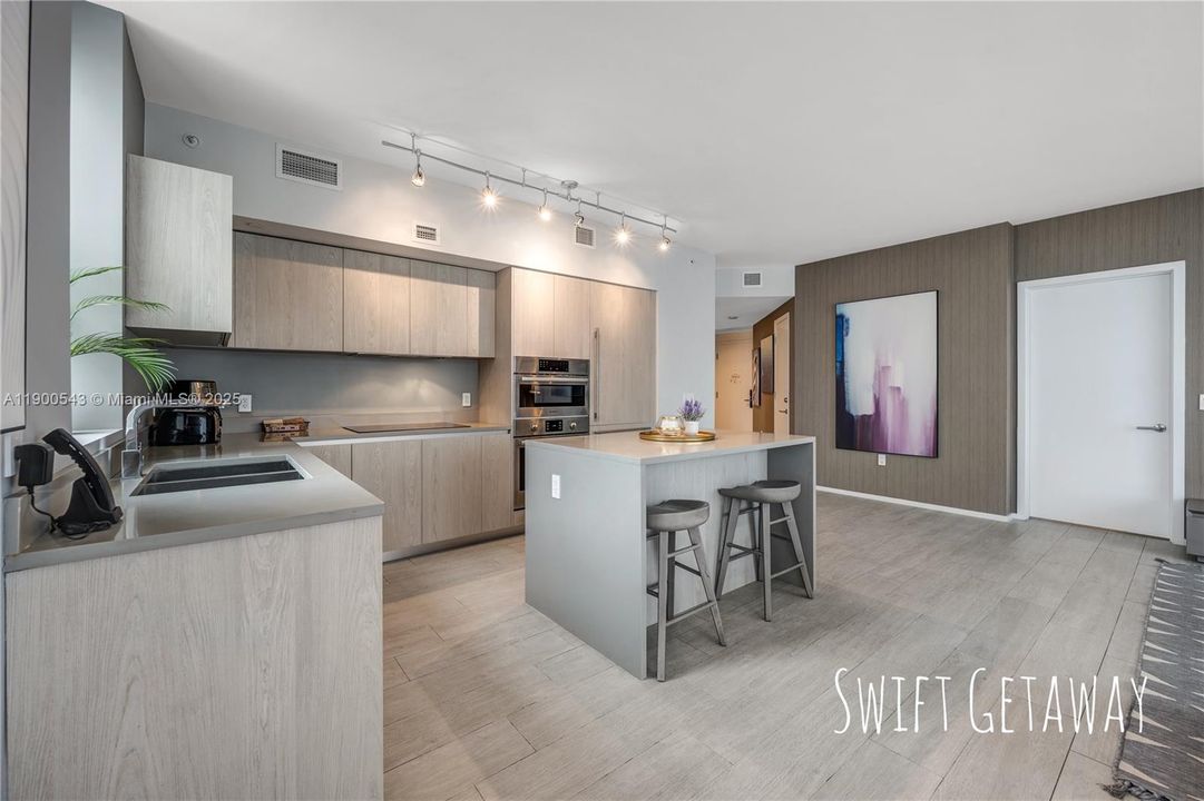 For Rent: $8,000 (2 beds, 2 baths, 1075 Square Feet)