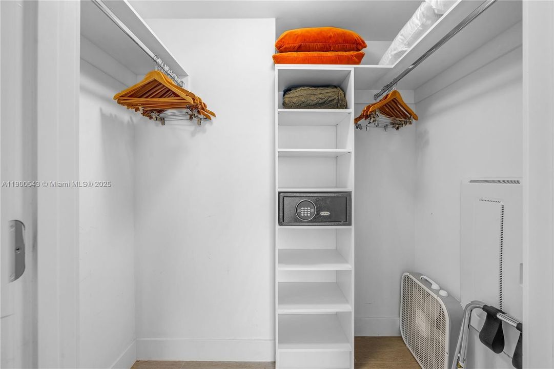 For Rent: $8,000 (2 beds, 2 baths, 1075 Square Feet)