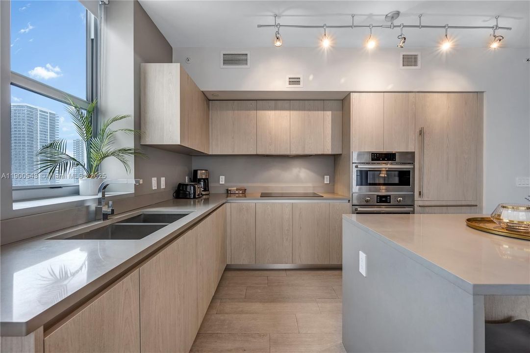 For Rent: $8,000 (2 beds, 2 baths, 1075 Square Feet)