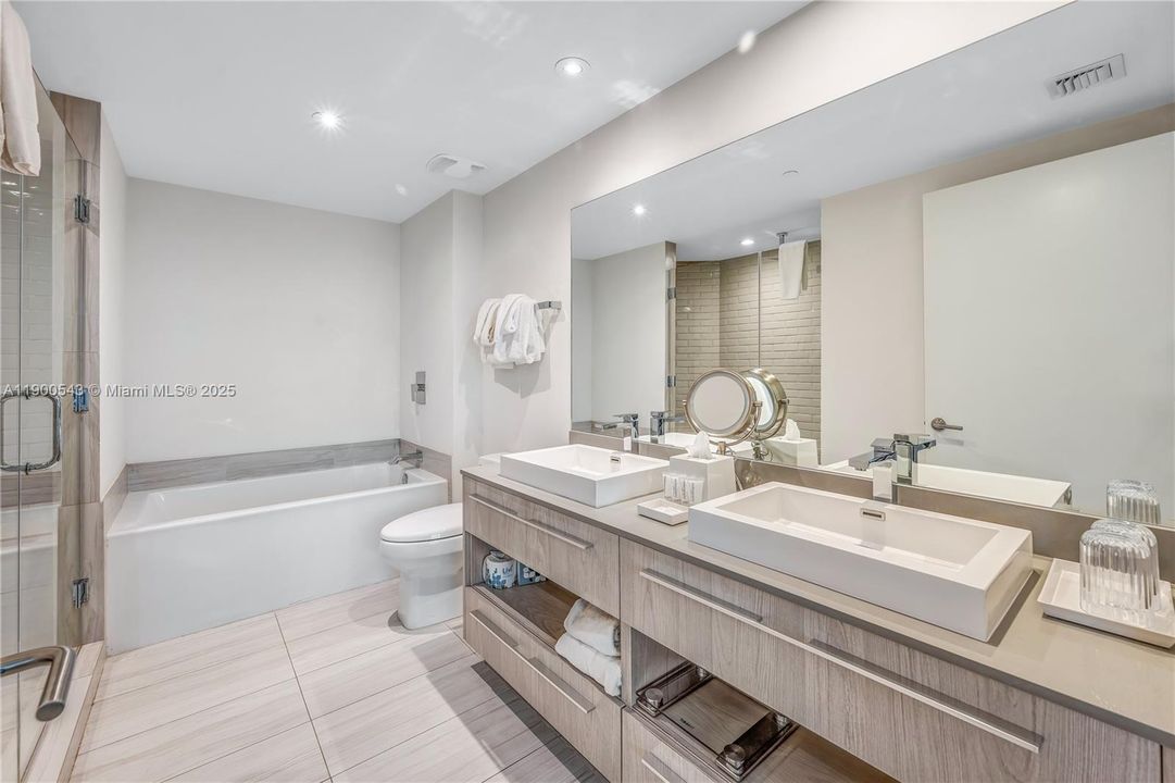 For Rent: $8,000 (2 beds, 2 baths, 1075 Square Feet)