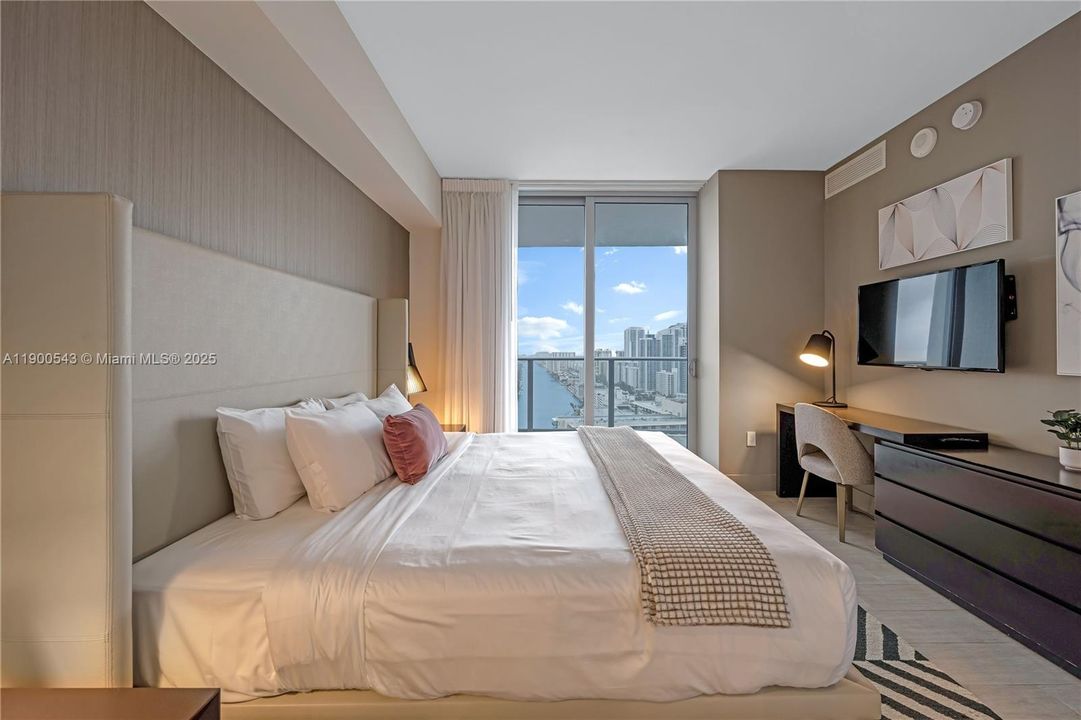 For Rent: $8,000 (2 beds, 2 baths, 1075 Square Feet)