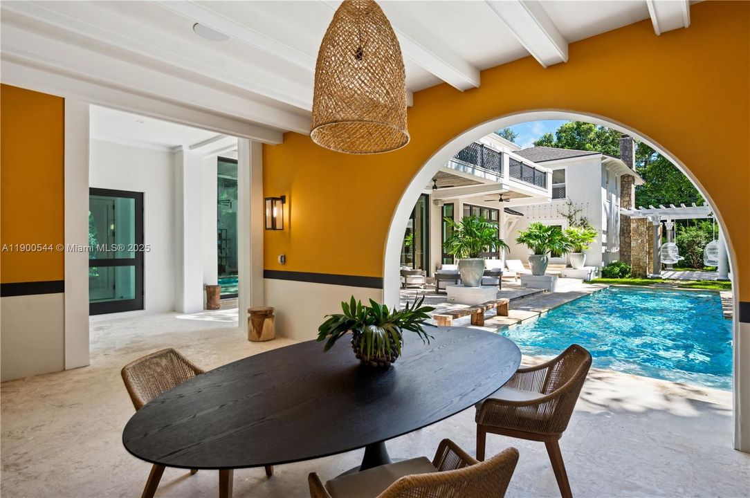 На продажу: $13,500,000 (6 спален, 5 ванн, 6707 Квадратных фут)