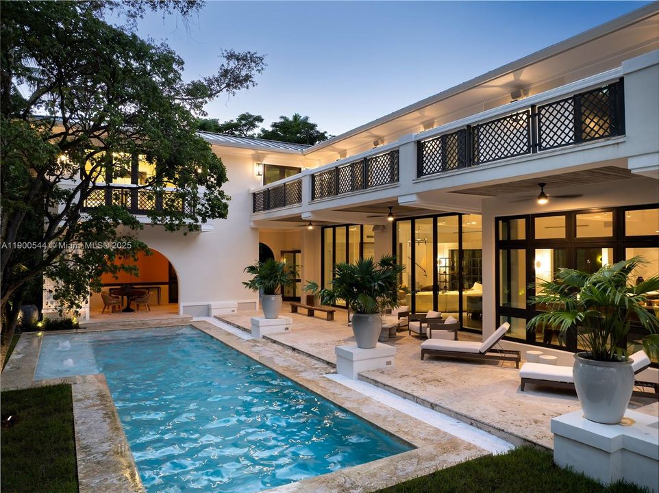 На продажу: $13,500,000 (6 спален, 5 ванн, 6707 Квадратных фут)