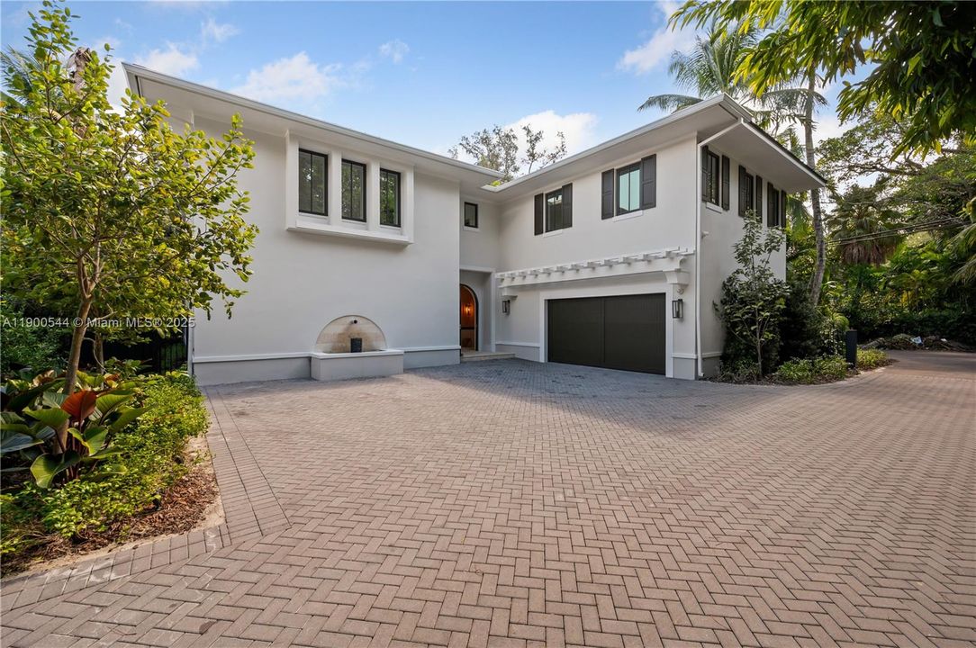 На продажу: $13,500,000 (6 спален, 5 ванн, 6707 Квадратных фут)