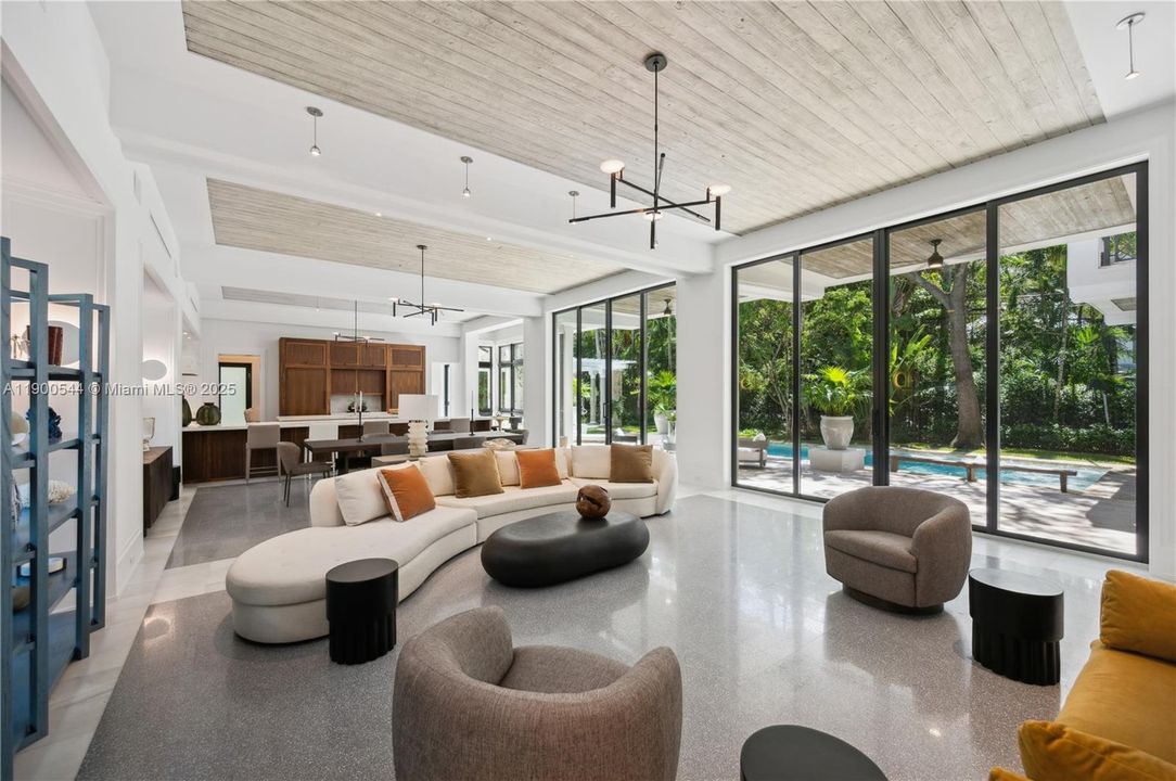 На продажу: $13,500,000 (6 спален, 5 ванн, 6707 Квадратных фут)