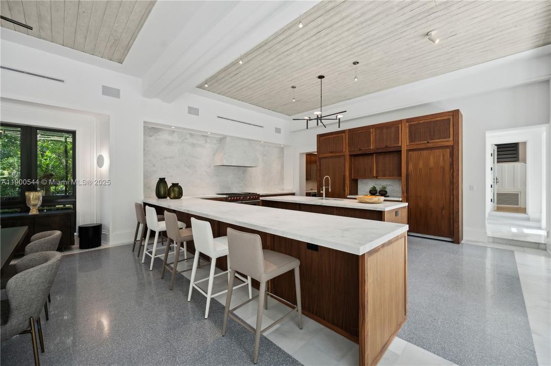 На продажу: $13,500,000 (6 спален, 5 ванн, 6707 Квадратных фут)