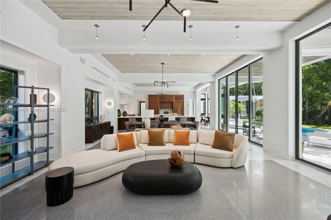 На продажу: $13,500,000 (6 спален, 5 ванн, 6707 Квадратных фут)