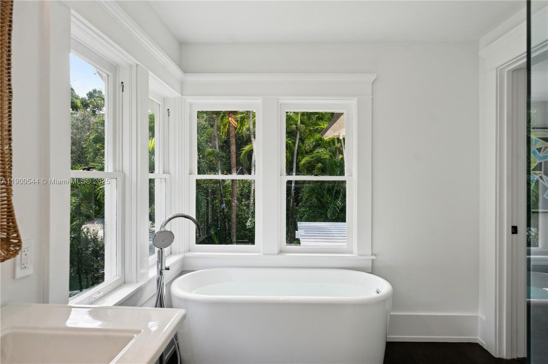 На продажу: $13,500,000 (6 спален, 5 ванн, 6707 Квадратных фут)