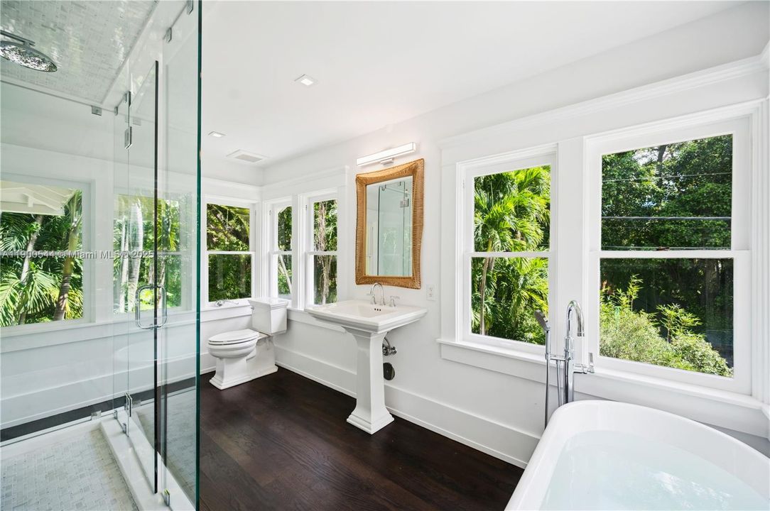 На продажу: $13,500,000 (6 спален, 5 ванн, 6707 Квадратных фут)