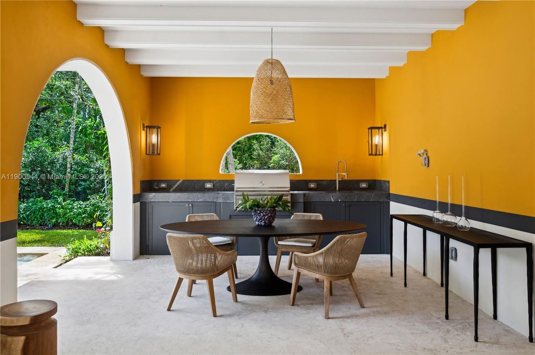 На продажу: $13,500,000 (6 спален, 5 ванн, 6707 Квадратных фут)