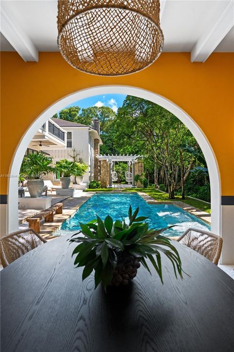 На продажу: $13,500,000 (6 спален, 5 ванн, 6707 Квадратных фут)