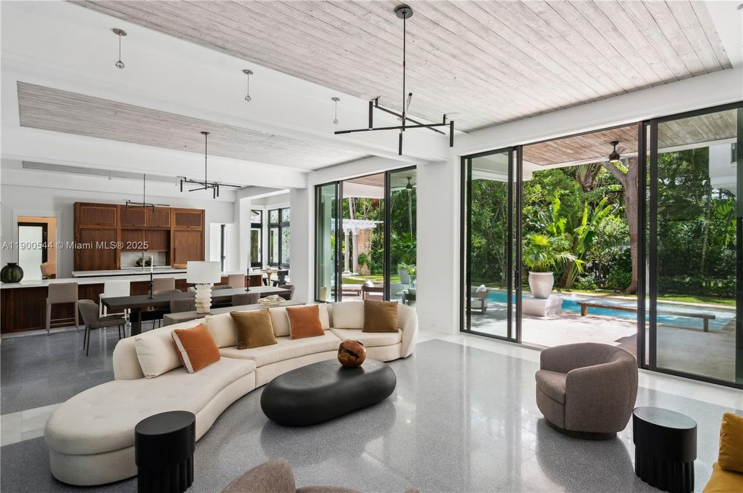 На продажу: $13,500,000 (6 спален, 5 ванн, 6707 Квадратных фут)