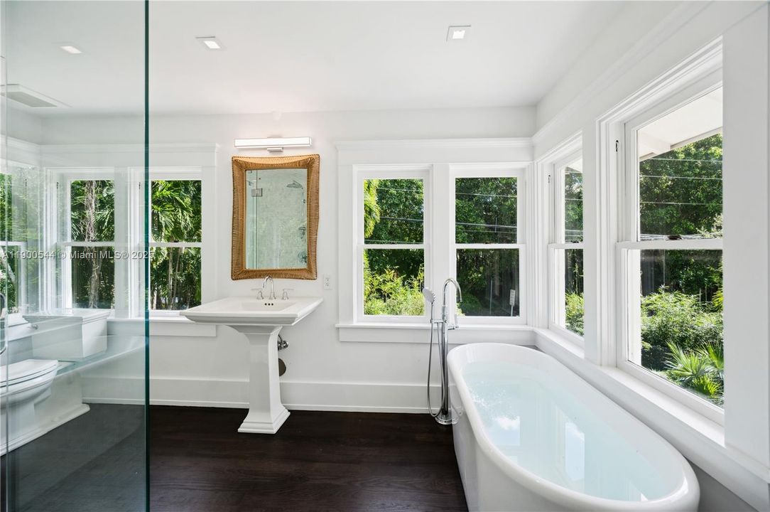 На продажу: $13,500,000 (6 спален, 5 ванн, 6707 Квадратных фут)