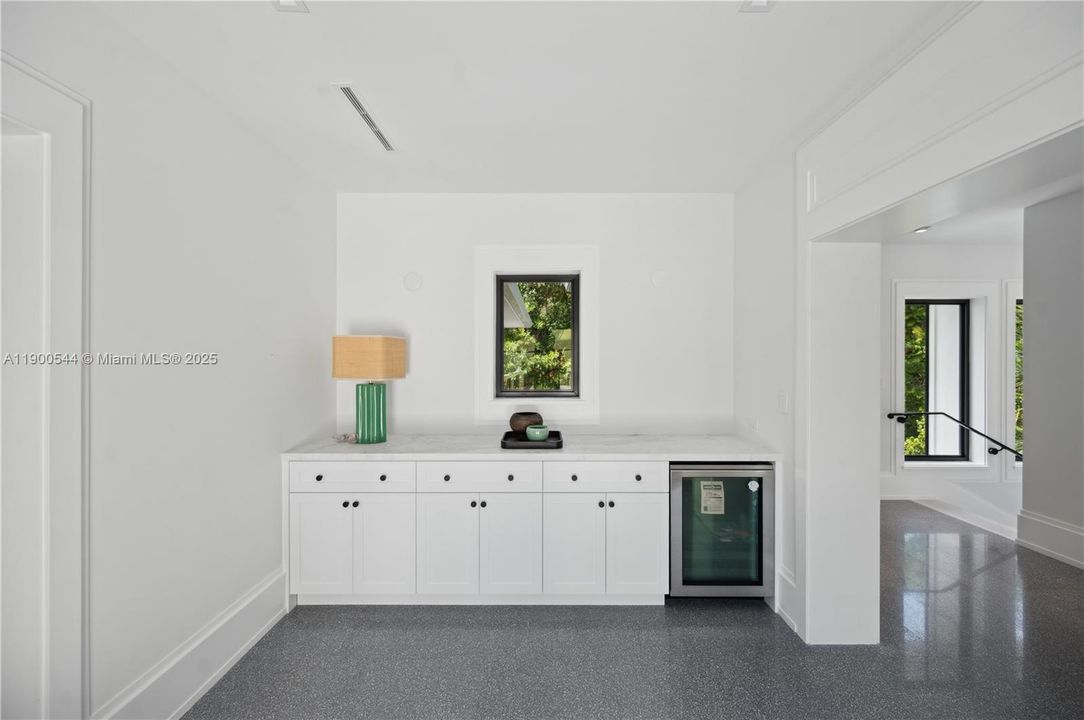 На продажу: $13,500,000 (6 спален, 5 ванн, 6707 Квадратных фут)