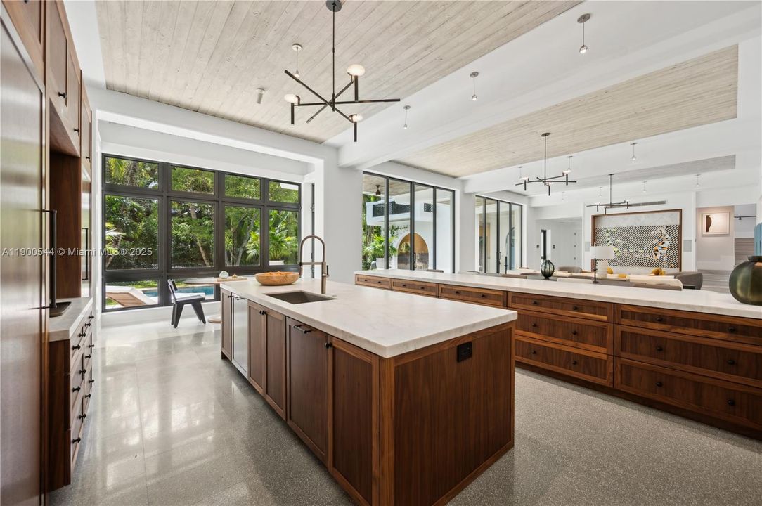 На продажу: $13,500,000 (6 спален, 5 ванн, 6707 Квадратных фут)