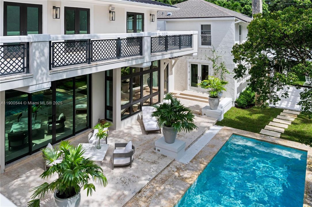 На продажу: $13,500,000 (6 спален, 5 ванн, 6707 Квадратных фут)