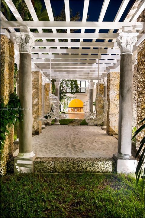 На продажу: $13,500,000 (6 спален, 5 ванн, 6707 Квадратных фут)