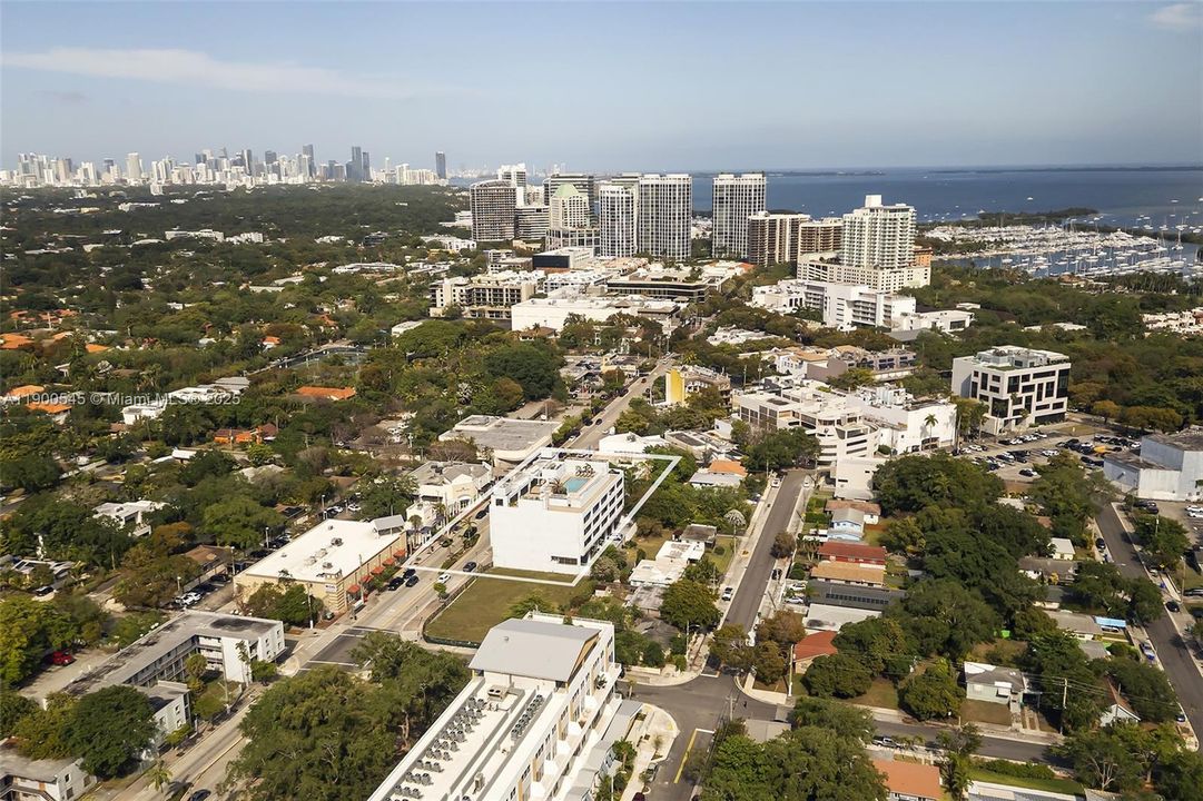 Active With Contract: $3,000 (0 beds, 1 baths, 841 Square Feet)