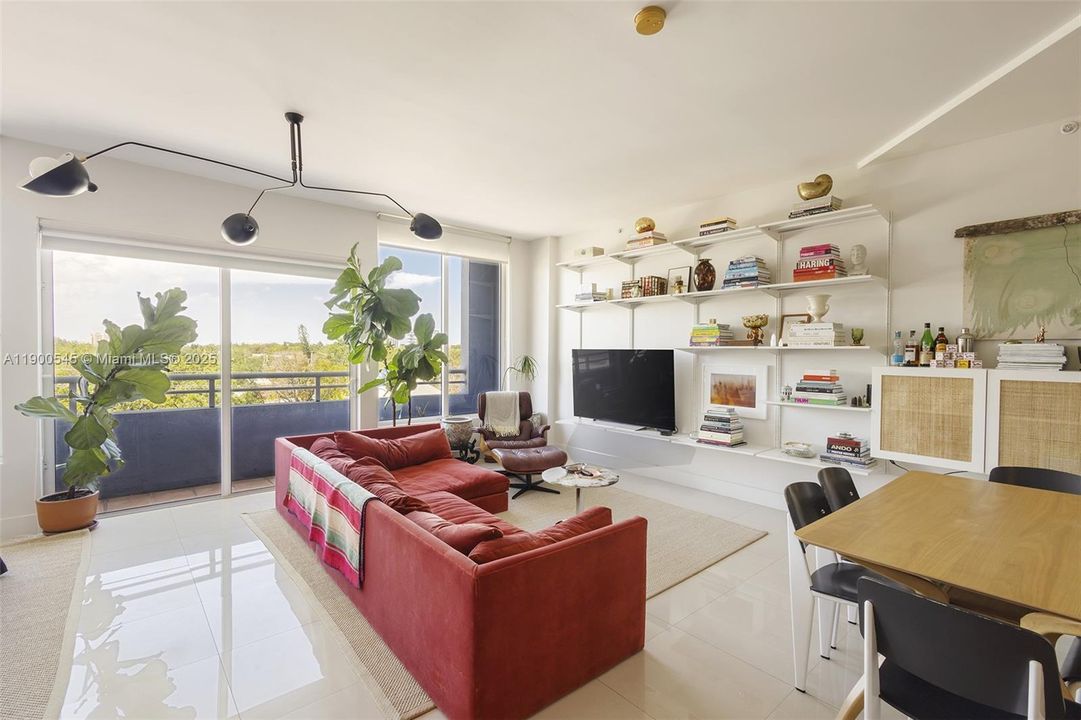 Active With Contract: $3,000 (0 beds, 1 baths, 841 Square Feet)