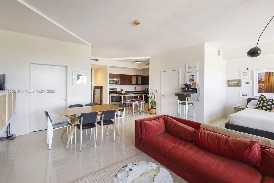 Active With Contract: $3,000 (0 beds, 1 baths, 841 Square Feet)