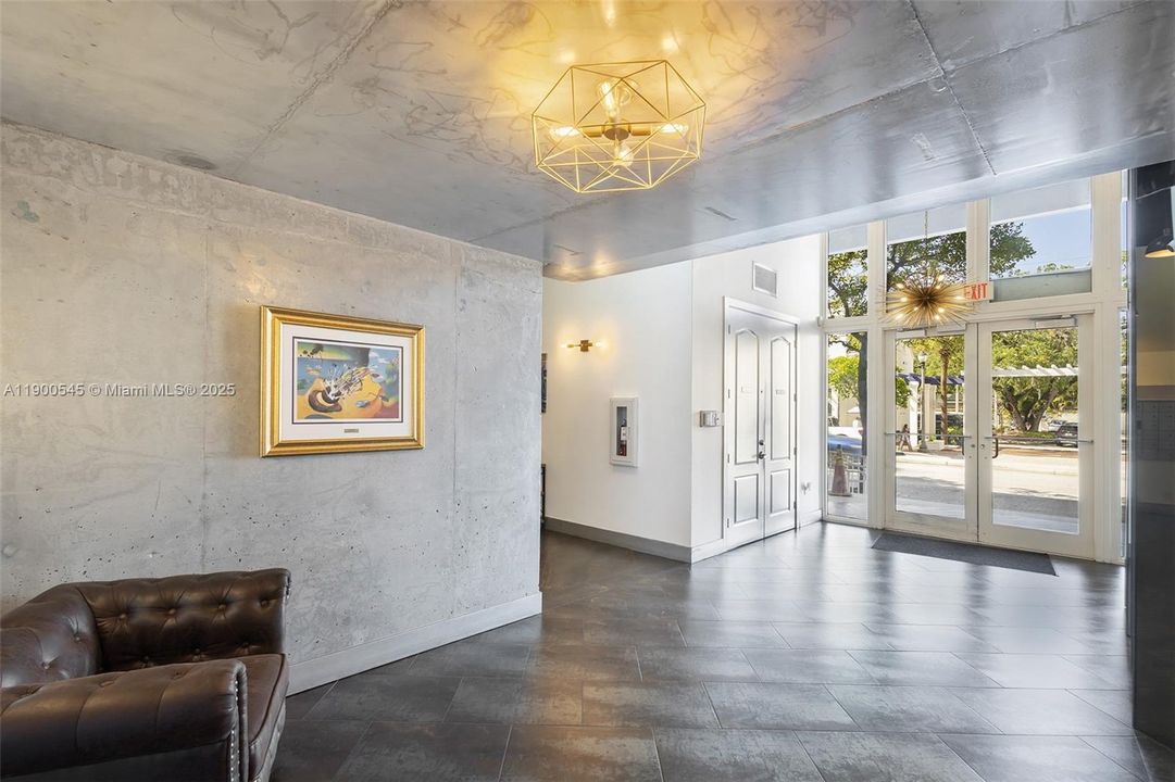 Active With Contract: $3,000 (0 beds, 1 baths, 841 Square Feet)