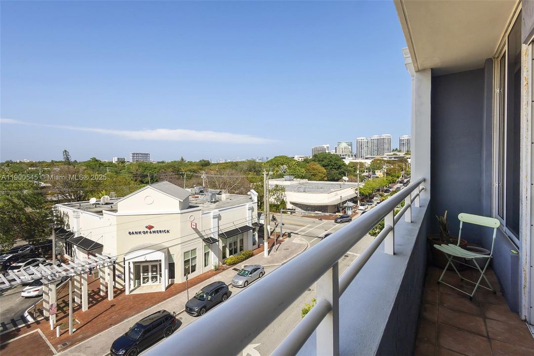 Active With Contract: $3,000 (0 beds, 1 baths, 841 Square Feet)