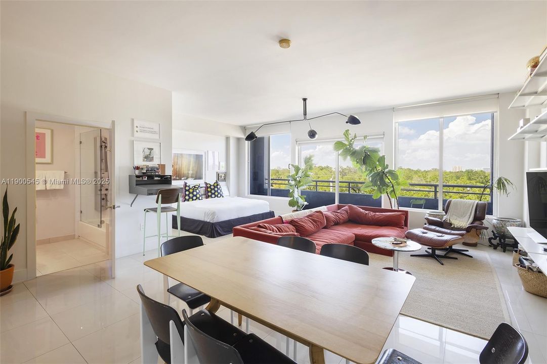 Active With Contract: $3,000 (0 beds, 1 baths, 841 Square Feet)