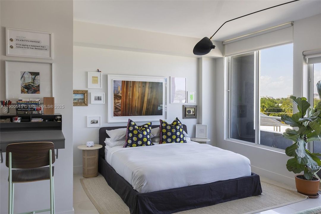 Active With Contract: $3,000 (0 beds, 1 baths, 841 Square Feet)