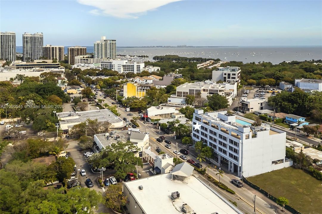 Active With Contract: $3,000 (0 beds, 1 baths, 841 Square Feet)