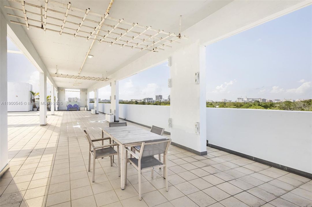 Active With Contract: $3,000 (0 beds, 1 baths, 841 Square Feet)