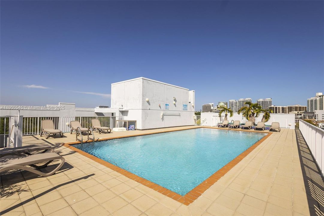 Active With Contract: $3,000 (0 beds, 1 baths, 841 Square Feet)