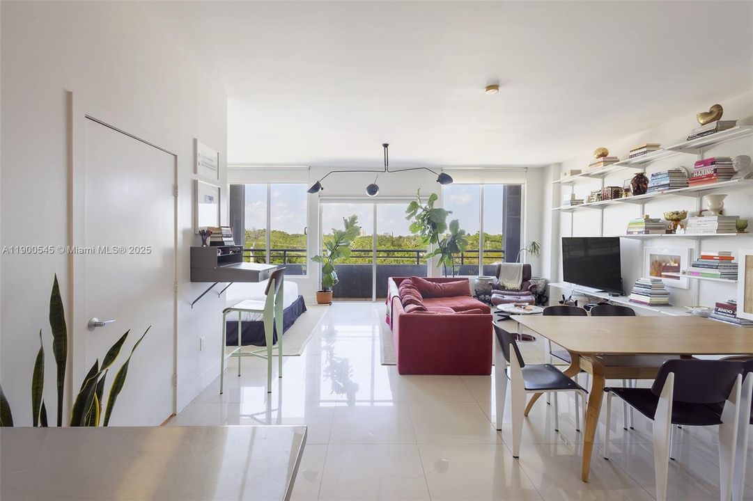 Active With Contract: $3,000 (0 beds, 1 baths, 841 Square Feet)