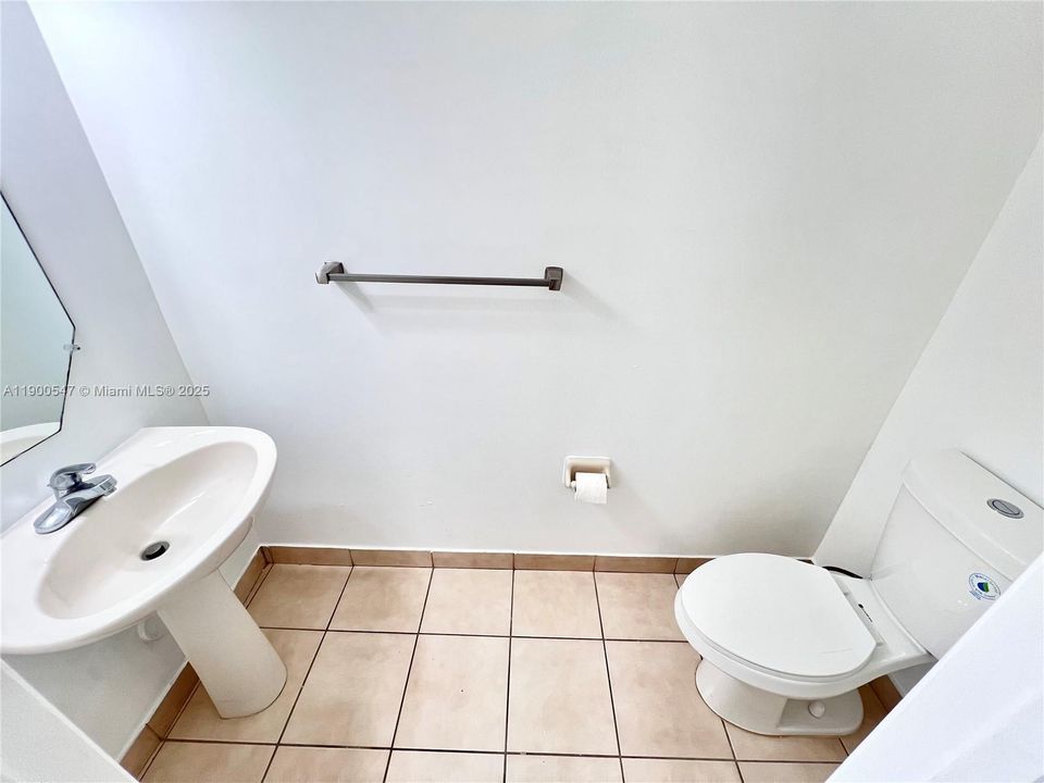 Recently Rented: $2,800 (3 beds, 2 baths, 1470 Square Feet)