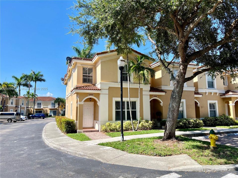 Recently Rented: $2,800 (3 beds, 2 baths, 1470 Square Feet)