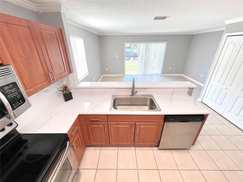 Recently Rented: $2,800 (3 beds, 2 baths, 1470 Square Feet)