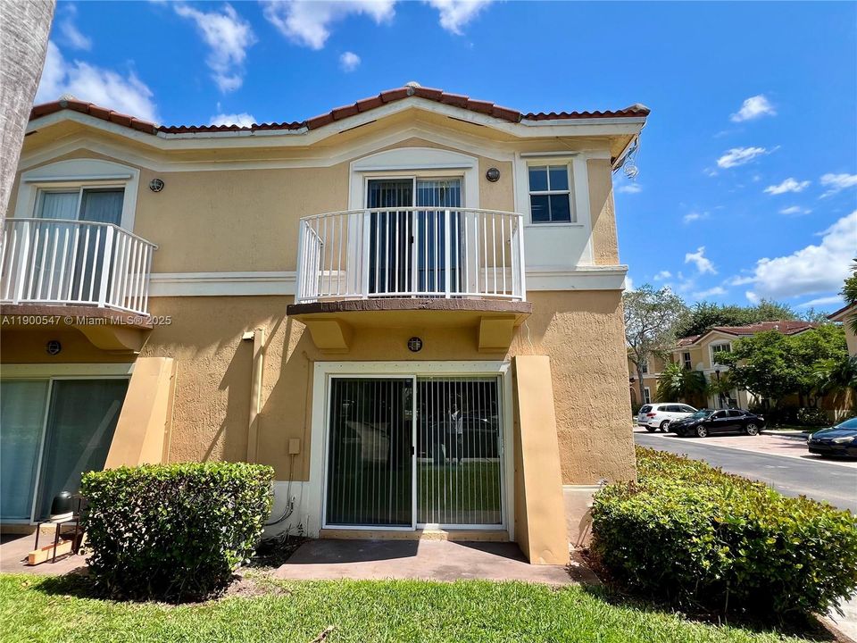 Recently Rented: $2,800 (3 beds, 2 baths, 1470 Square Feet)