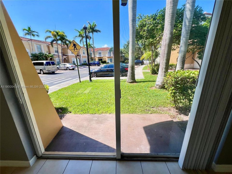 Recently Rented: $2,800 (3 beds, 2 baths, 1470 Square Feet)