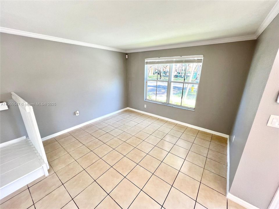 Recently Rented: $2,800 (3 beds, 2 baths, 1470 Square Feet)