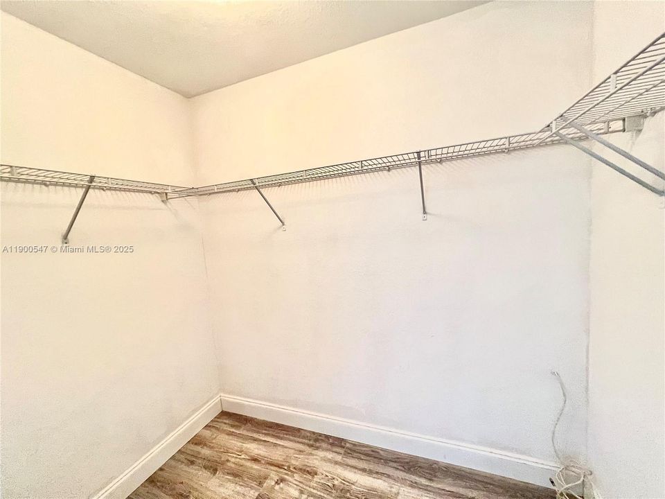 Recently Rented: $2,800 (3 beds, 2 baths, 1470 Square Feet)