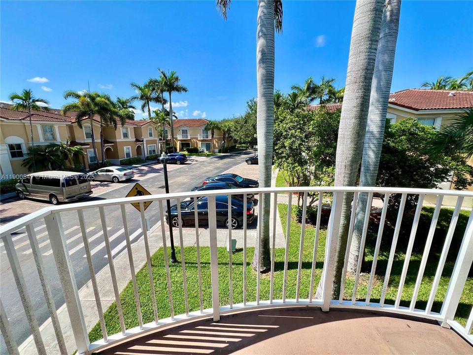 Recently Rented: $2,800 (3 beds, 2 baths, 1470 Square Feet)