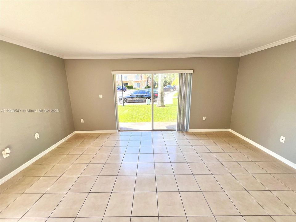 Recently Rented: $2,800 (3 beds, 2 baths, 1470 Square Feet)