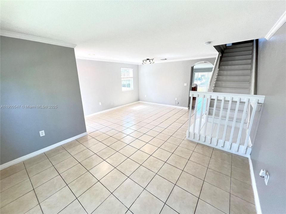 Recently Rented: $2,800 (3 beds, 2 baths, 1470 Square Feet)