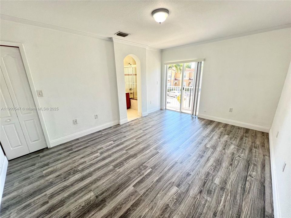Recently Rented: $2,800 (3 beds, 2 baths, 1470 Square Feet)