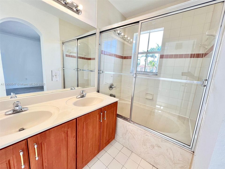 Recently Rented: $2,800 (3 beds, 2 baths, 1470 Square Feet)