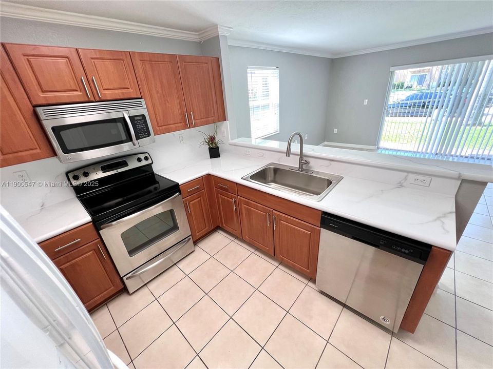 Recently Rented: $2,800 (3 beds, 2 baths, 1470 Square Feet)