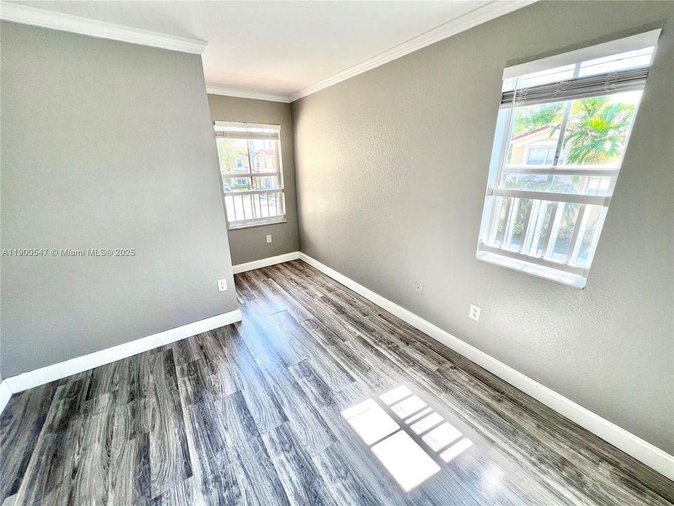 Recently Rented: $2,800 (3 beds, 2 baths, 1470 Square Feet)